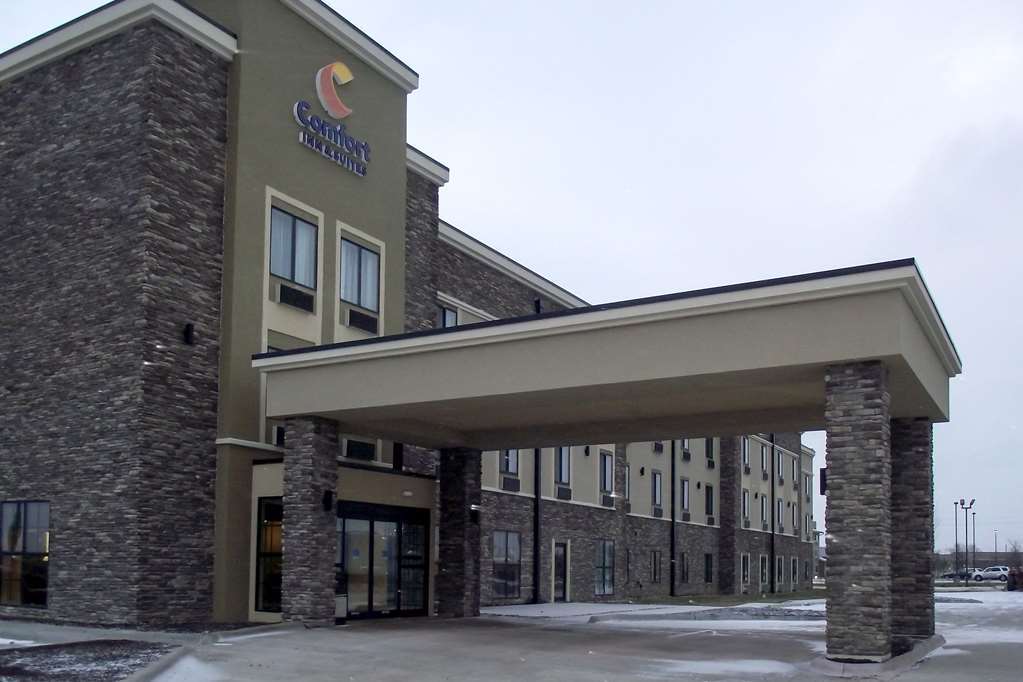 Comfort Inn & Suites Cedar Rapids Cid Eastern Iowa Airport Exterior photo